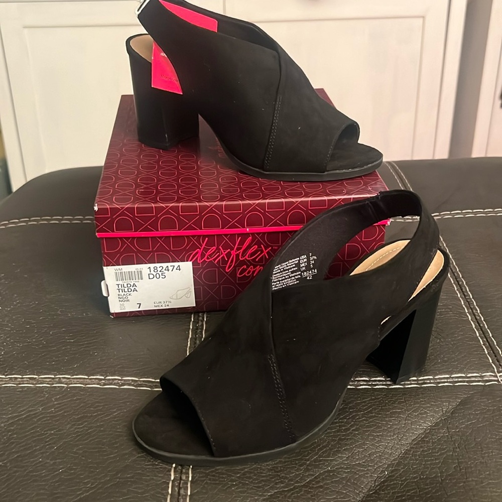 Black heeled sandals, size 7